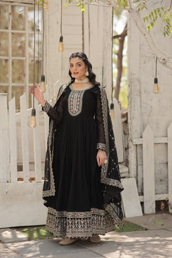 Faux Blooming Black Gown with Sequins & Arco-Cut Work Dupatta – Elegant Full-Sleeve Flair